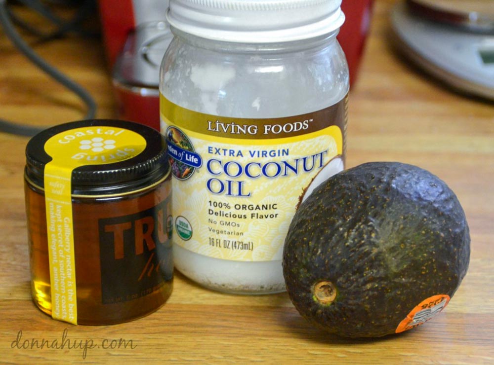 DIY Avocado and Honey Mask for Dry Skin