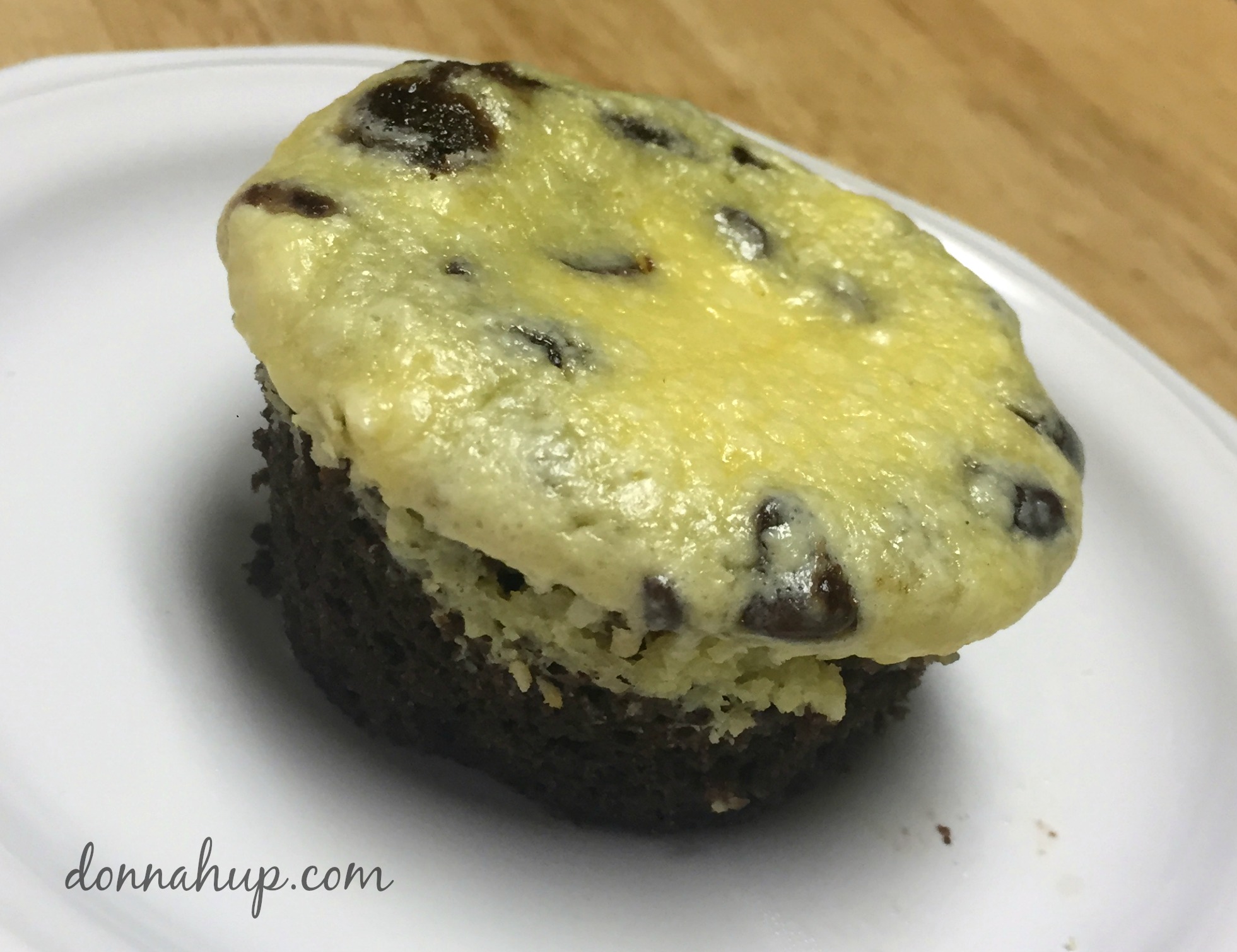 Chocolate Cream Cheese Filled Cupcakes #recipe
