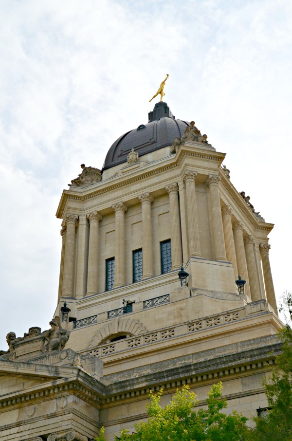 tour manitoba legislative building