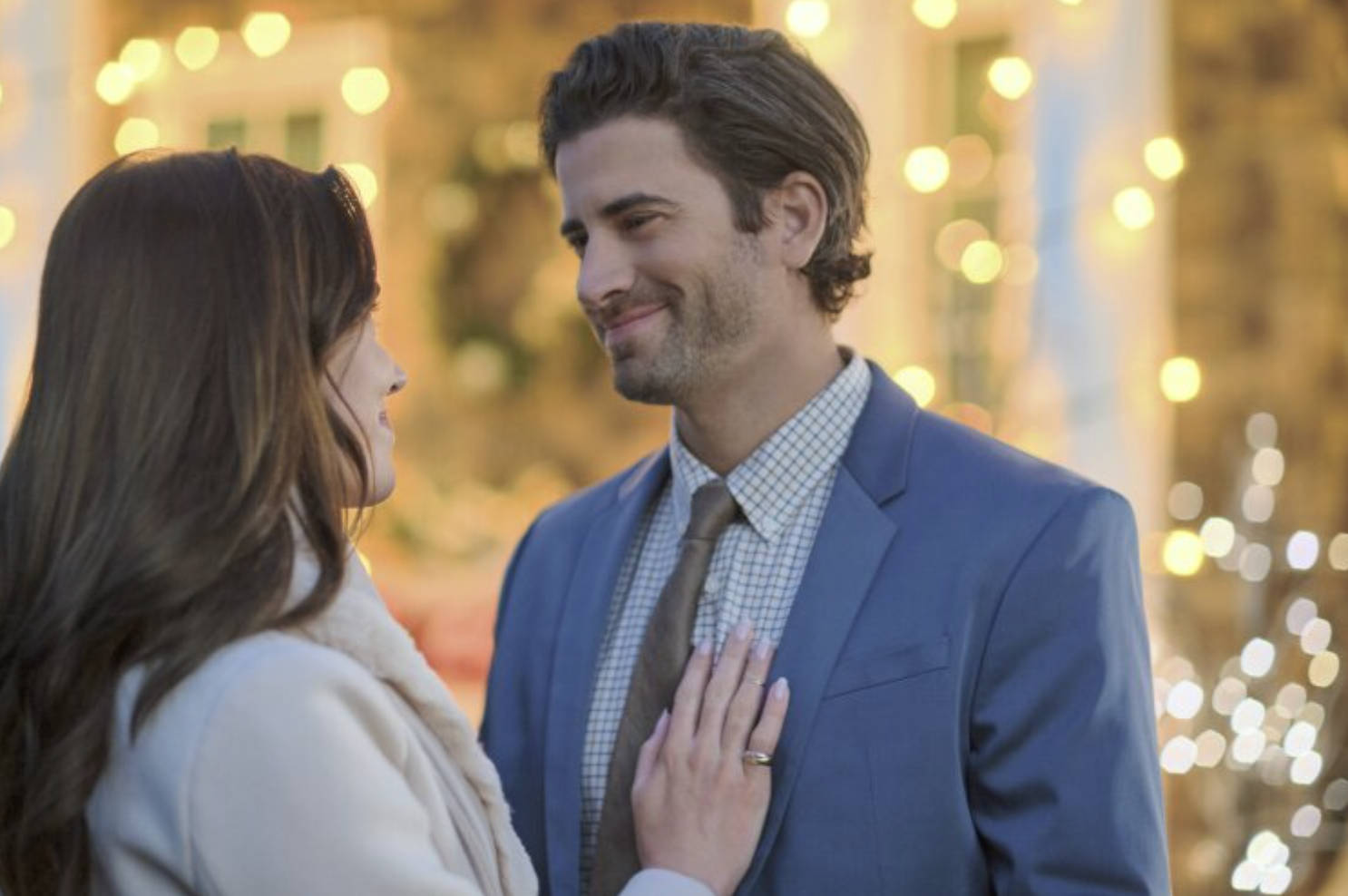 Hallmark Movies & Mysteries Original Premiere of "Christmas For Keeps" on Saturday, December 18th at 10pm/9c #MiraclesOfChristmas